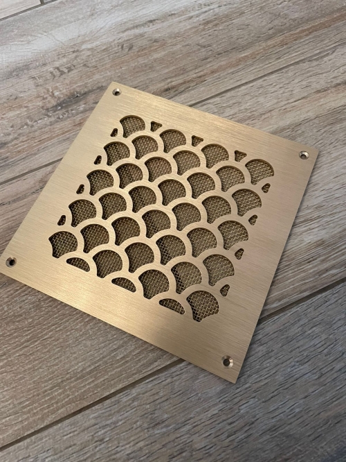 Латунная вентиляционная решетка шлифованная ЛР24 150×150